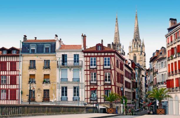 T2 Calme Absolu, Large Terrasse, Garage Velo, 5 Min Ocean Appartement *